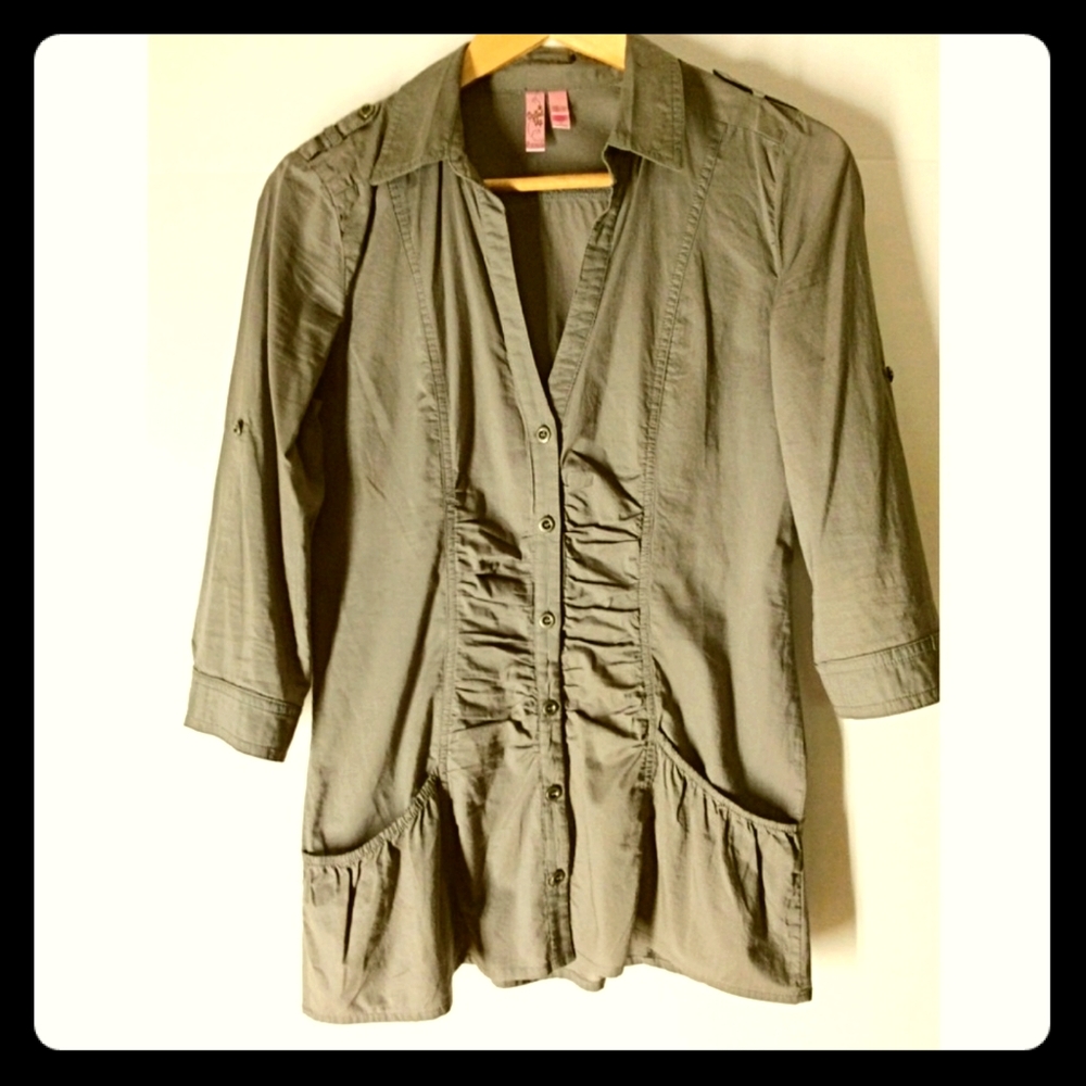 🤎 taupe Dolled Up sz L ruched blouse w pockets 🤎